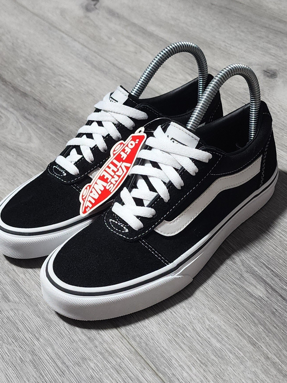 NWT Vans Ward Low Top Black & White Suede & Canvas Sneakers Womens Size 6